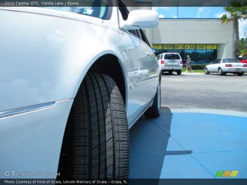 Vanilla Latte / Ebony 2010 Cadillac DTS