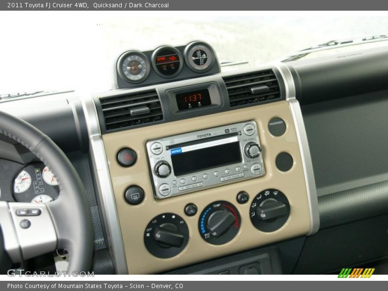 Controls of 2011 FJ Cruiser 4WD