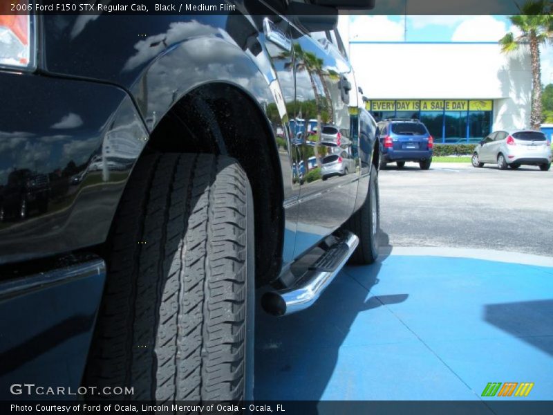 Black / Medium Flint 2006 Ford F150 STX Regular Cab
