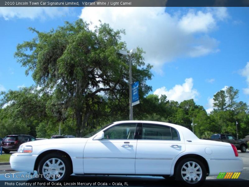 Vibrant White / Light Camel 2010 Lincoln Town Car Signature Limited