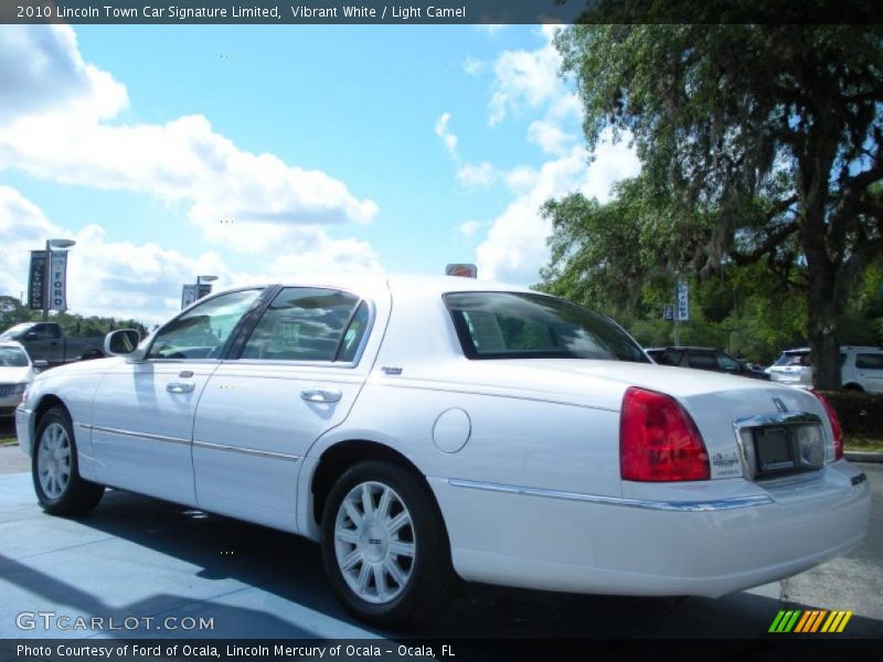 Vibrant White / Light Camel 2010 Lincoln Town Car Signature Limited