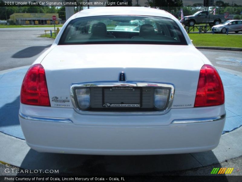 Vibrant White / Light Camel 2010 Lincoln Town Car Signature Limited