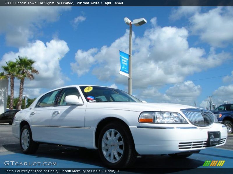 Vibrant White / Light Camel 2010 Lincoln Town Car Signature Limited