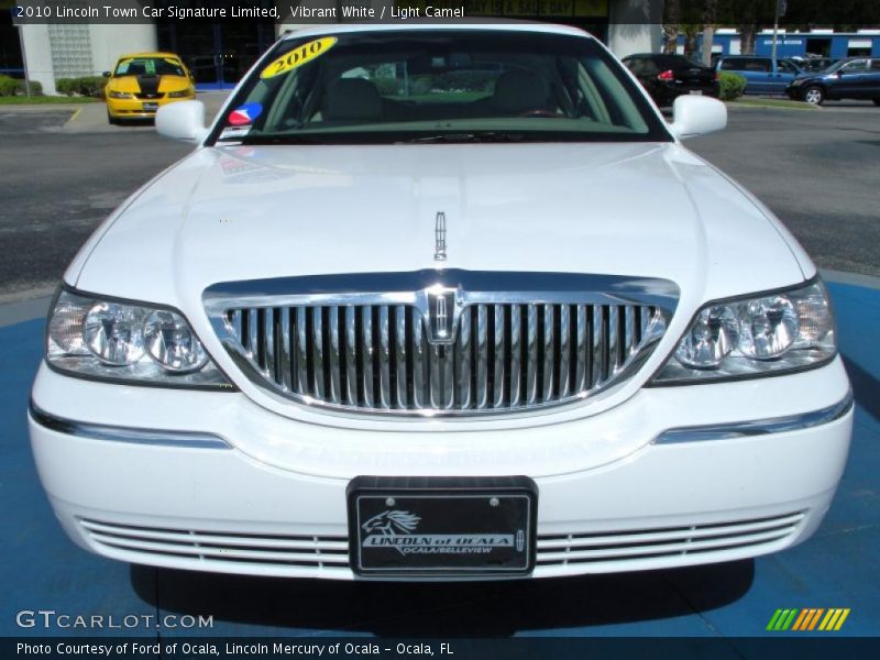 Vibrant White / Light Camel 2010 Lincoln Town Car Signature Limited