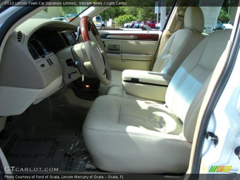 Vibrant White / Light Camel 2010 Lincoln Town Car Signature Limited