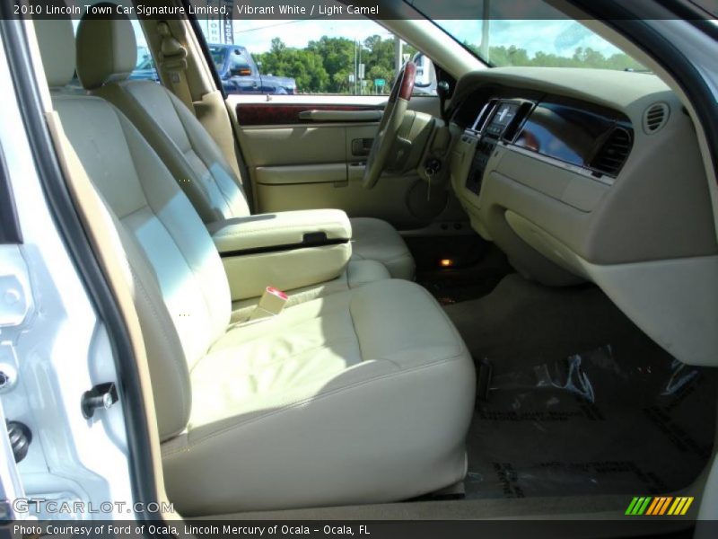 Vibrant White / Light Camel 2010 Lincoln Town Car Signature Limited