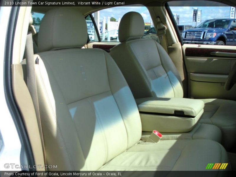 Vibrant White / Light Camel 2010 Lincoln Town Car Signature Limited