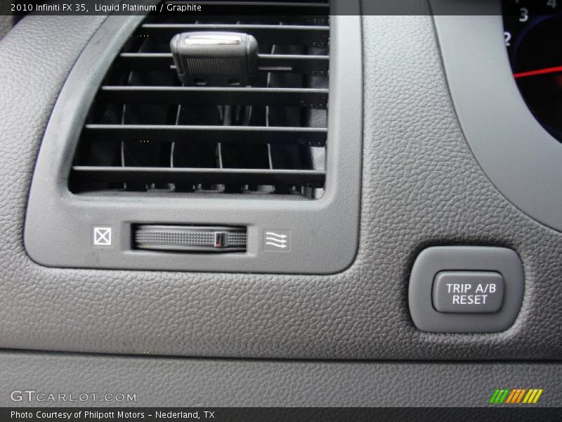 Controls of 2010 FX 35