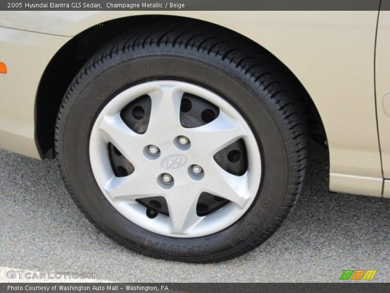Champagne Metallic / Beige 2005 Hyundai Elantra GLS Sedan