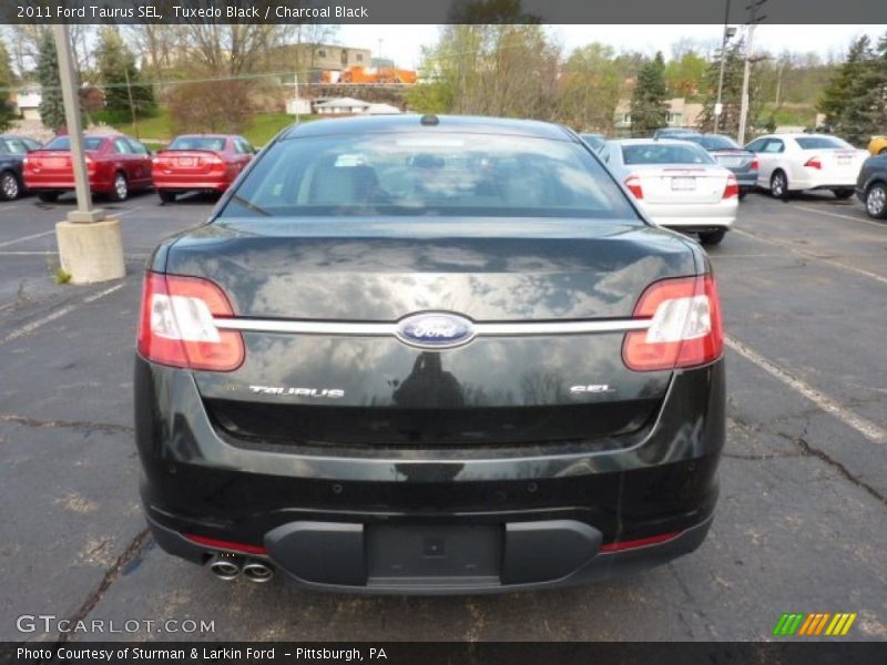 Tuxedo Black / Charcoal Black 2011 Ford Taurus SEL