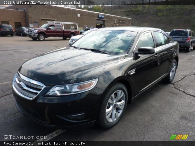 Tuxedo Black / Charcoal Black 2011 Ford Taurus SEL