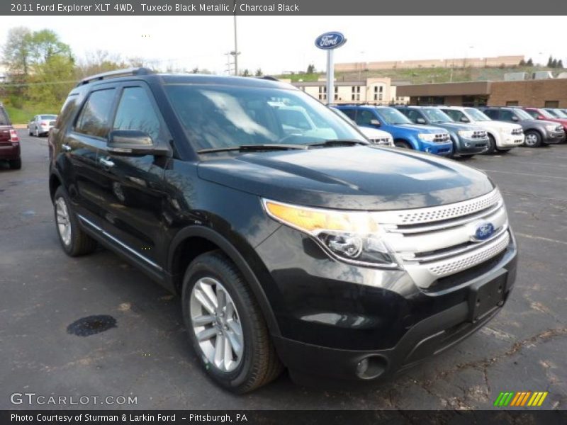 Front 3/4 View of 2011 Explorer XLT 4WD