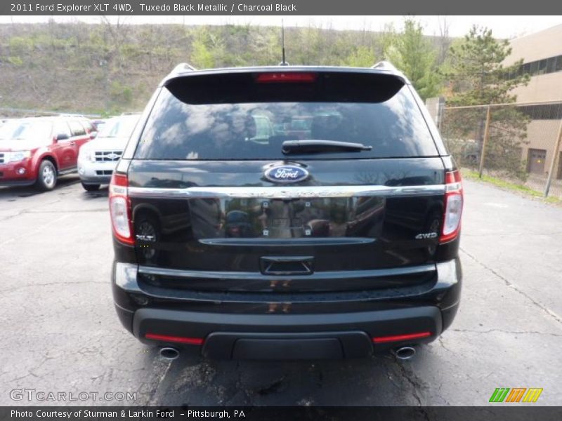 Tuxedo Black Metallic / Charcoal Black 2011 Ford Explorer XLT 4WD