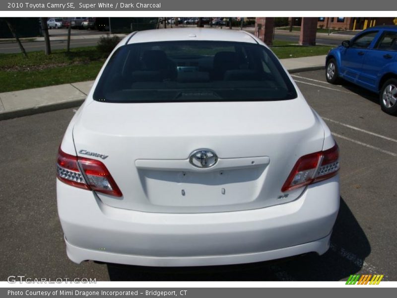 Super White / Dark Charcoal 2010 Toyota Camry SE