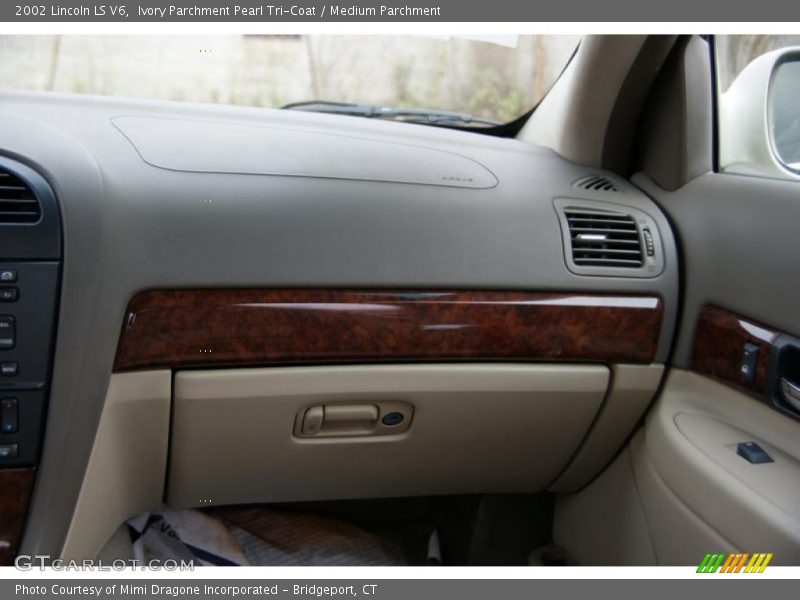 Ivory Parchment Pearl Tri-Coat / Medium Parchment 2002 Lincoln LS V6