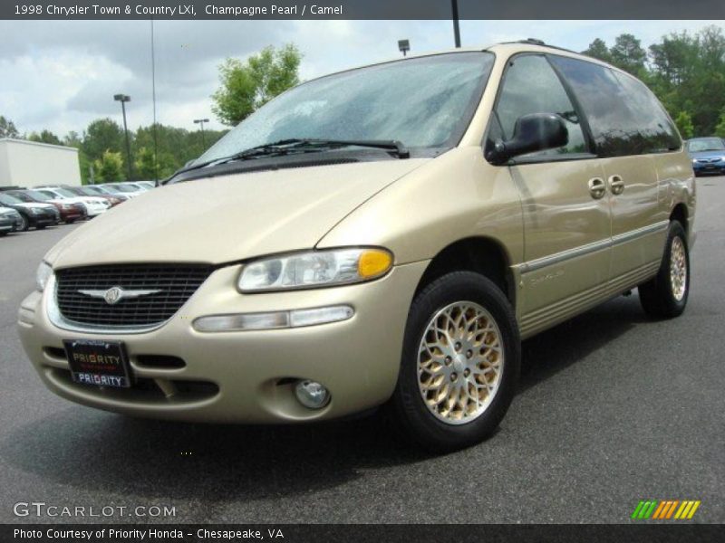 Champagne Pearl / Camel 1998 Chrysler Town & Country LXi