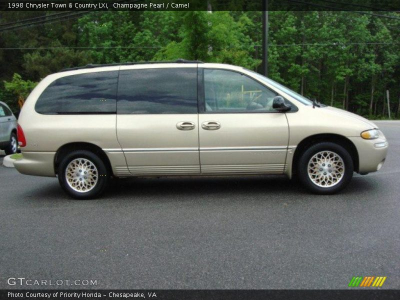 Champagne Pearl / Camel 1998 Chrysler Town & Country LXi