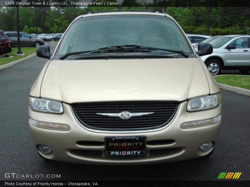 Champagne Pearl / Camel 1998 Chrysler Town & Country LXi