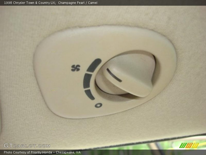 Champagne Pearl / Camel 1998 Chrysler Town & Country LXi