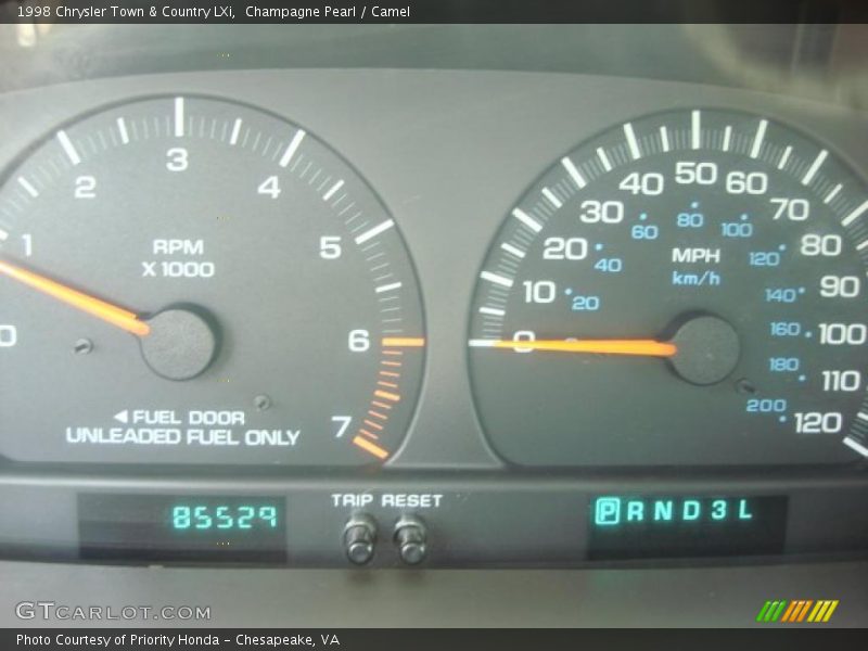 Champagne Pearl / Camel 1998 Chrysler Town & Country LXi