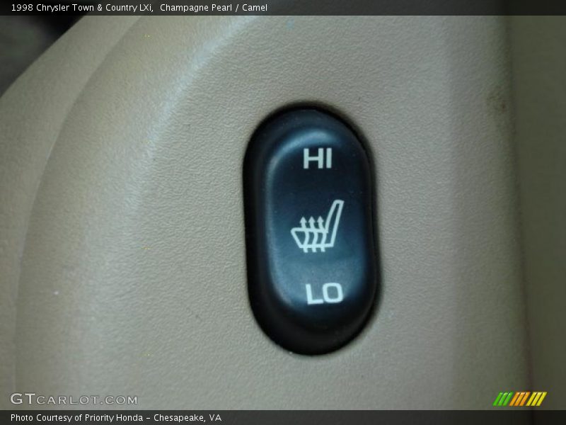 Champagne Pearl / Camel 1998 Chrysler Town & Country LXi
