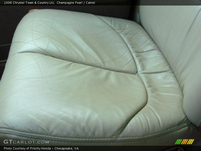 Champagne Pearl / Camel 1998 Chrysler Town & Country LXi