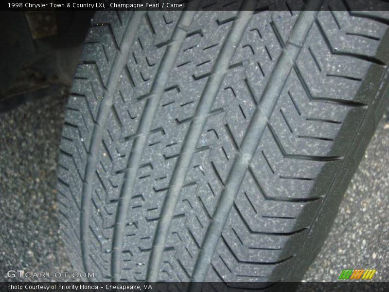 Champagne Pearl / Camel 1998 Chrysler Town & Country LXi