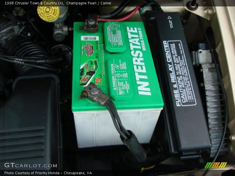 Champagne Pearl / Camel 1998 Chrysler Town & Country LXi