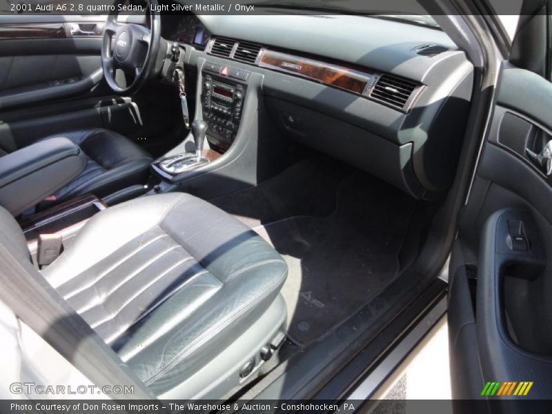 Dashboard of 2001 A6 2.8 quattro Sedan