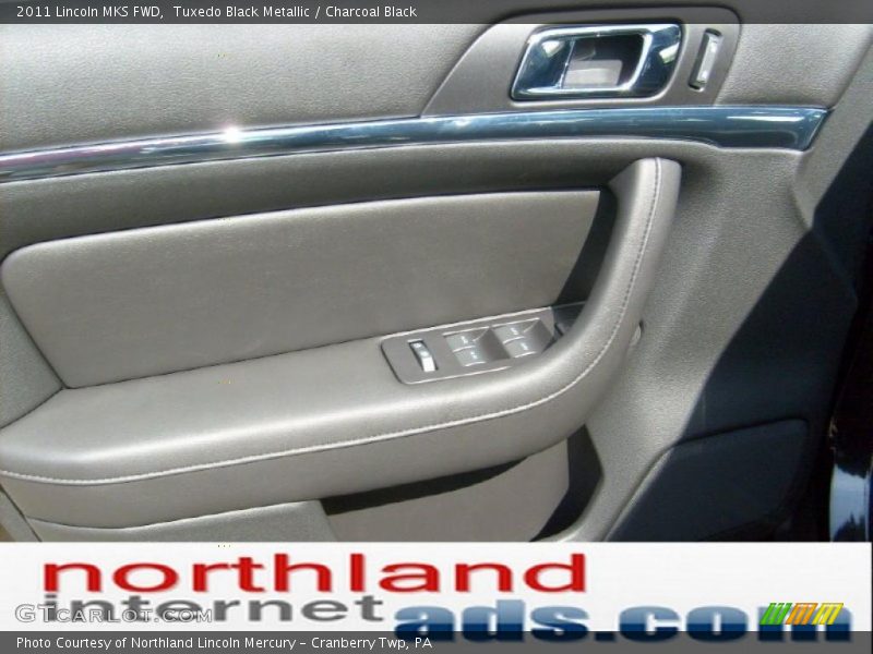 Tuxedo Black Metallic / Charcoal Black 2011 Lincoln MKS FWD