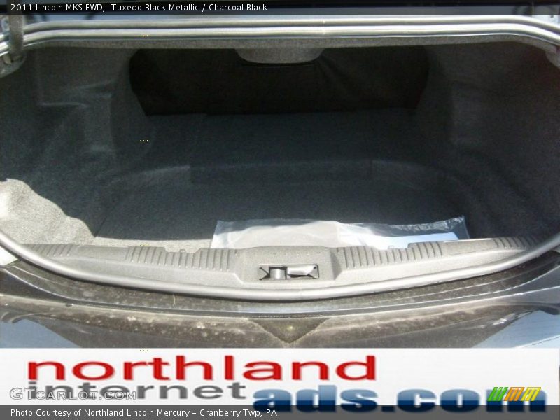 Tuxedo Black Metallic / Charcoal Black 2011 Lincoln MKS FWD