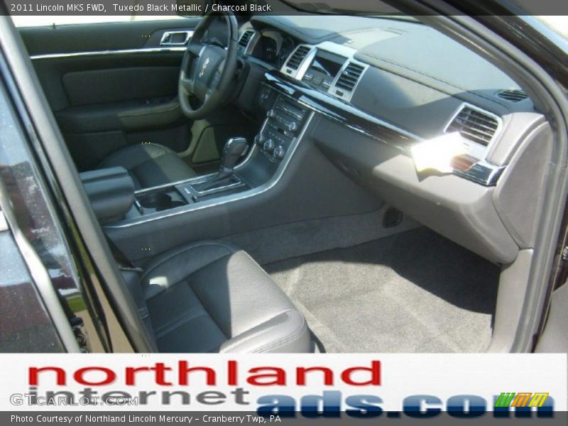 Tuxedo Black Metallic / Charcoal Black 2011 Lincoln MKS FWD
