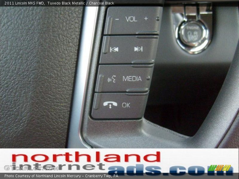 Tuxedo Black Metallic / Charcoal Black 2011 Lincoln MKS FWD