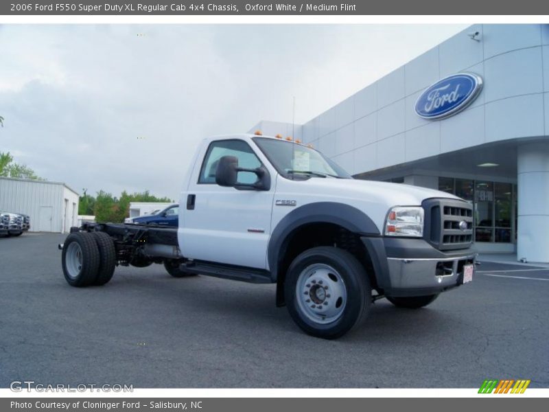 Front 3/4 View of 2006 F550 Super Duty XL Regular Cab 4x4 Chassis