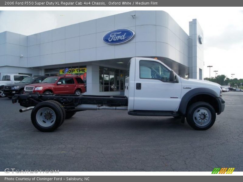  2006 F550 Super Duty XL Regular Cab 4x4 Chassis Oxford White