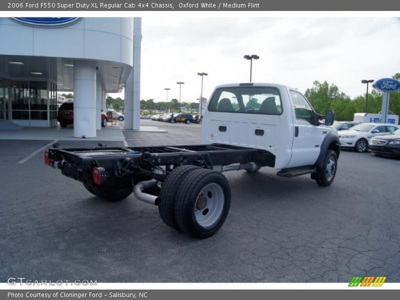 Oxford White / Medium Flint 2006 Ford F550 Super Duty XL Regular Cab 4x4 Chassis