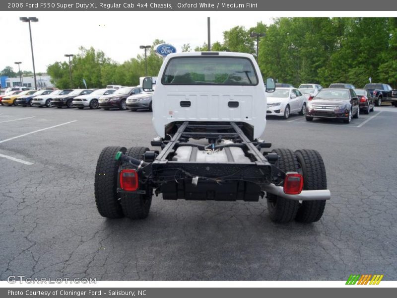 Oxford White / Medium Flint 2006 Ford F550 Super Duty XL Regular Cab 4x4 Chassis