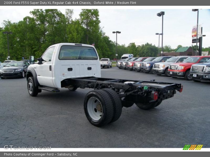 Oxford White / Medium Flint 2006 Ford F550 Super Duty XL Regular Cab 4x4 Chassis