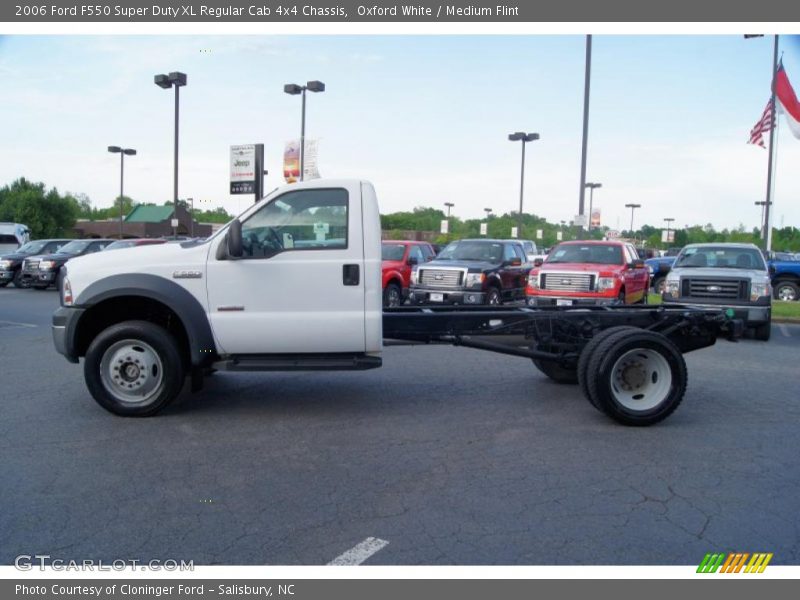 Oxford White / Medium Flint 2006 Ford F550 Super Duty XL Regular Cab 4x4 Chassis