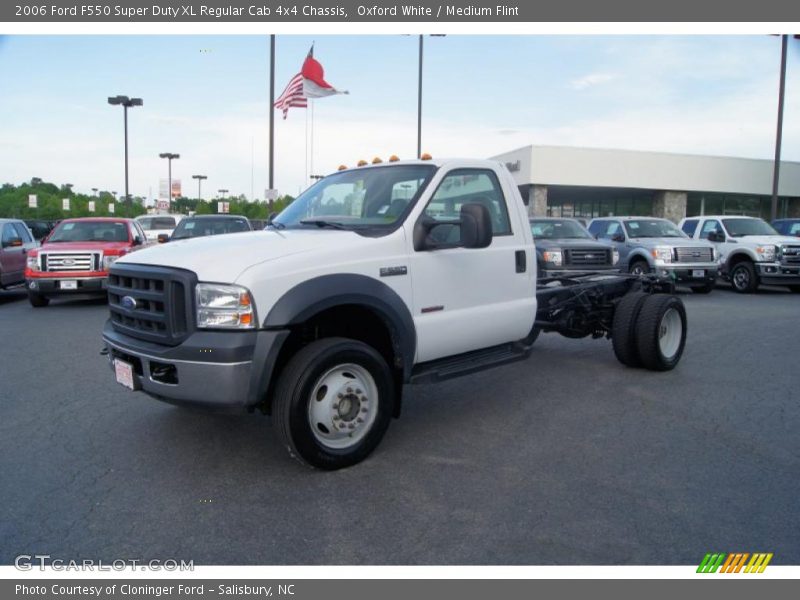  2006 F550 Super Duty XL Regular Cab 4x4 Chassis Oxford White