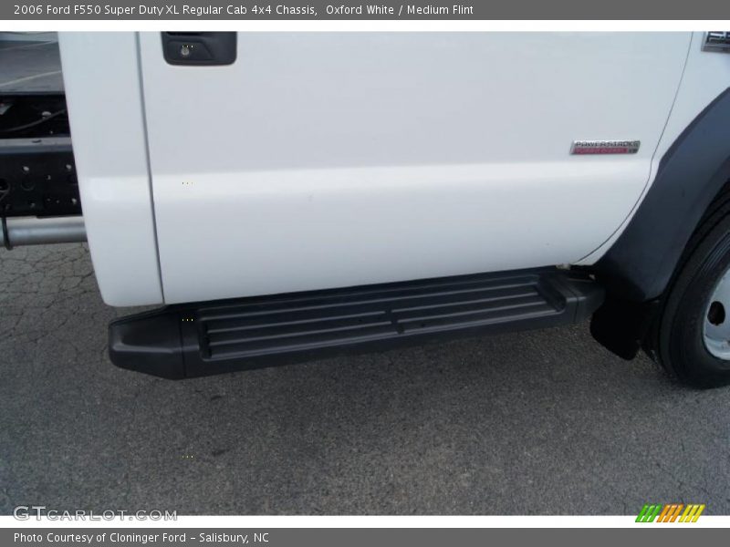 Oxford White / Medium Flint 2006 Ford F550 Super Duty XL Regular Cab 4x4 Chassis