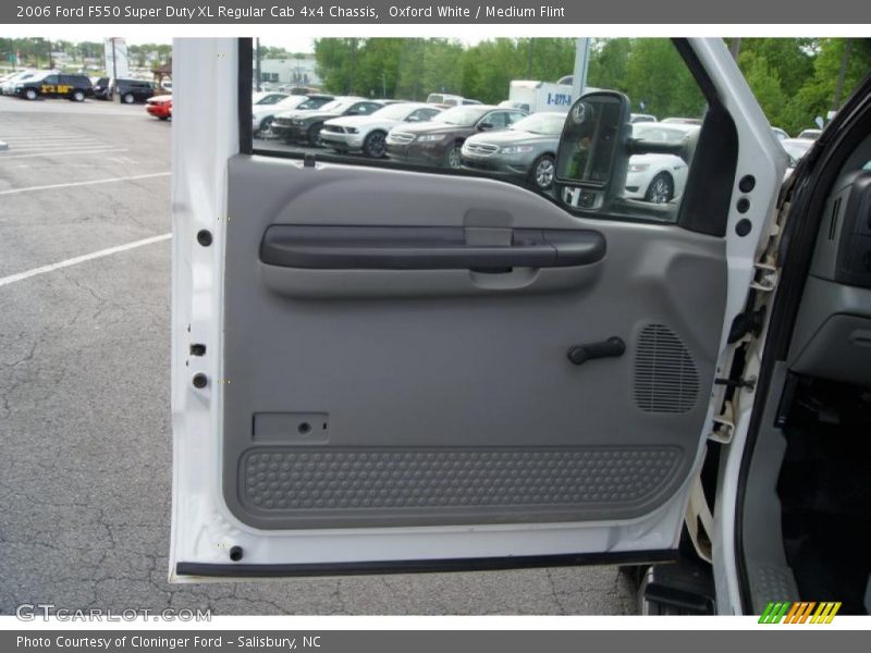 Door Panel of 2006 F550 Super Duty XL Regular Cab 4x4 Chassis