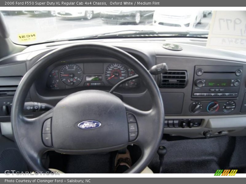 Dashboard of 2006 F550 Super Duty XL Regular Cab 4x4 Chassis