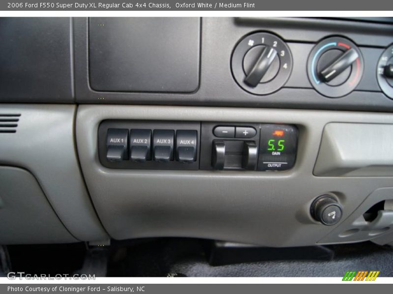Controls of 2006 F550 Super Duty XL Regular Cab 4x4 Chassis