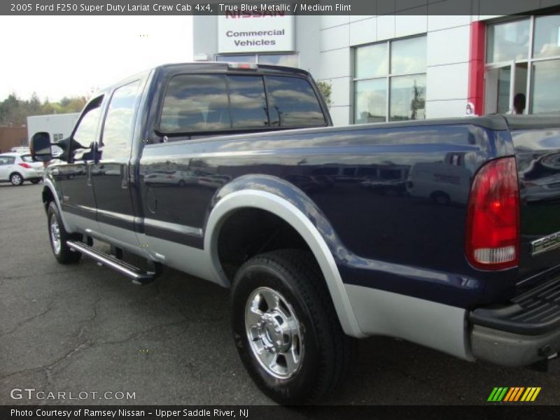 True Blue Metallic / Medium Flint 2005 Ford F250 Super Duty Lariat Crew Cab 4x4