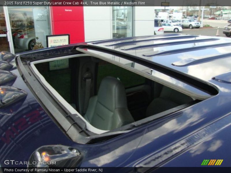 True Blue Metallic / Medium Flint 2005 Ford F250 Super Duty Lariat Crew Cab 4x4