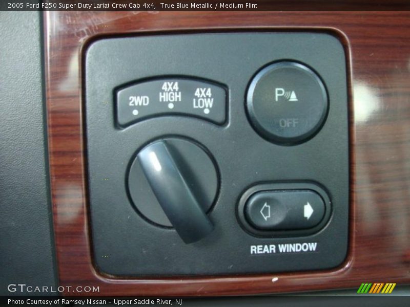 True Blue Metallic / Medium Flint 2005 Ford F250 Super Duty Lariat Crew Cab 4x4