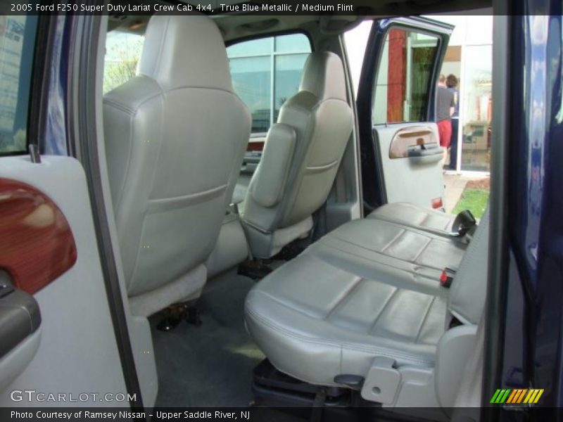 True Blue Metallic / Medium Flint 2005 Ford F250 Super Duty Lariat Crew Cab 4x4