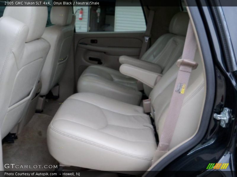 Onyx Black / Neutral/Shale 2005 GMC Yukon SLT 4x4