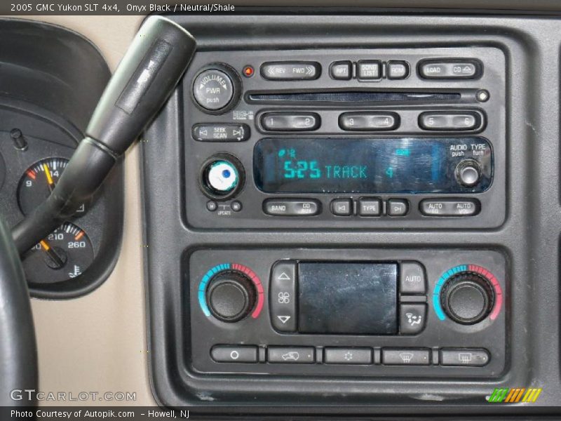 Onyx Black / Neutral/Shale 2005 GMC Yukon SLT 4x4